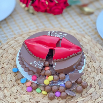 Meringue Kiss Drip Cake — Victoria's Kitchen