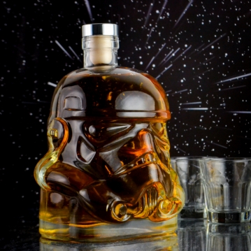 https://www.findmeagift.co.uk/site_media/images/products/p_panel/thu323_stormtrooper_glass_decanter_1.jpg